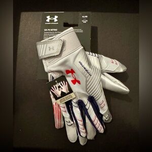 Under Armour F9 Nitro Football Gloves. Youth Large. Glue Grip. Gray. NWT